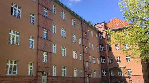 PaX-Kastenfenster aus Kiefer in Berliner Wohnanlage