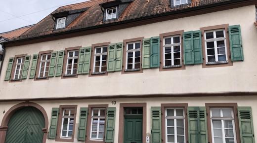 Spätbarockes Wohnhaus mit PaXretro58 aus Lärche in Hochheim 