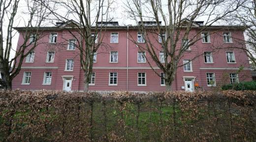 Ehemalige Kaserne in Frankfurt Höchst mit PaXretro68 aus Kiefer 