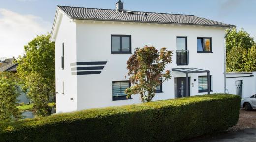 Saniertes Wohnhaus mit Kunststofffenstern von PaX in Geisenheim