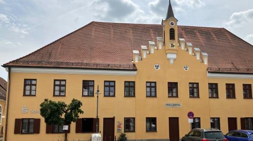 Kastenfenster aus Kiefer für das historische Rathaus in Hohenwart