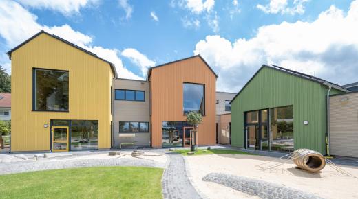 Bunte Giebelhäuschen der Kita Sträßchen in Burscheid