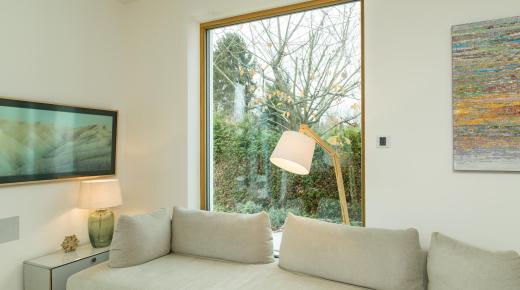 Wohnzimmer mit Festverglasung aus Holz-Aluminium