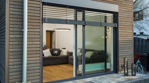 Parallel-Schiebe-Kipp-Tür aus Kunststoff-Aluminium für Wohnhaus bei Bonn