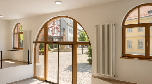 Eingangsbereich mit Rundbogen Fenstertüren PaXpremium78 in der Mediathek Ettenheim