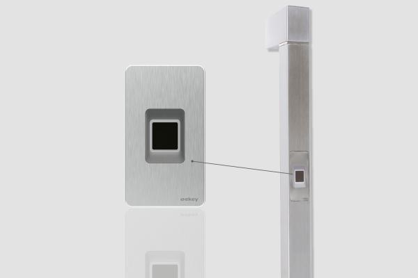 Haustür Öffnung per Fingerscan ekey