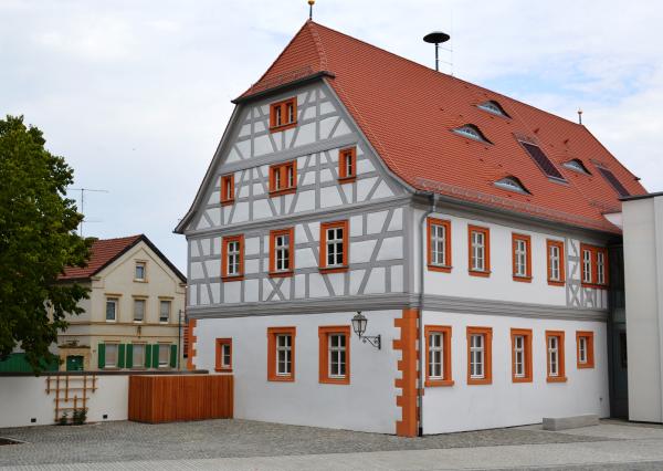 PaXpur58 Eukalyptus-Fenster für Rathaus in Bergrheinfeld