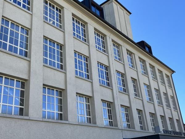 neue Holzfenster Isolierglasfenster Denkmalschutz Sprossenfenster Industriegebäude