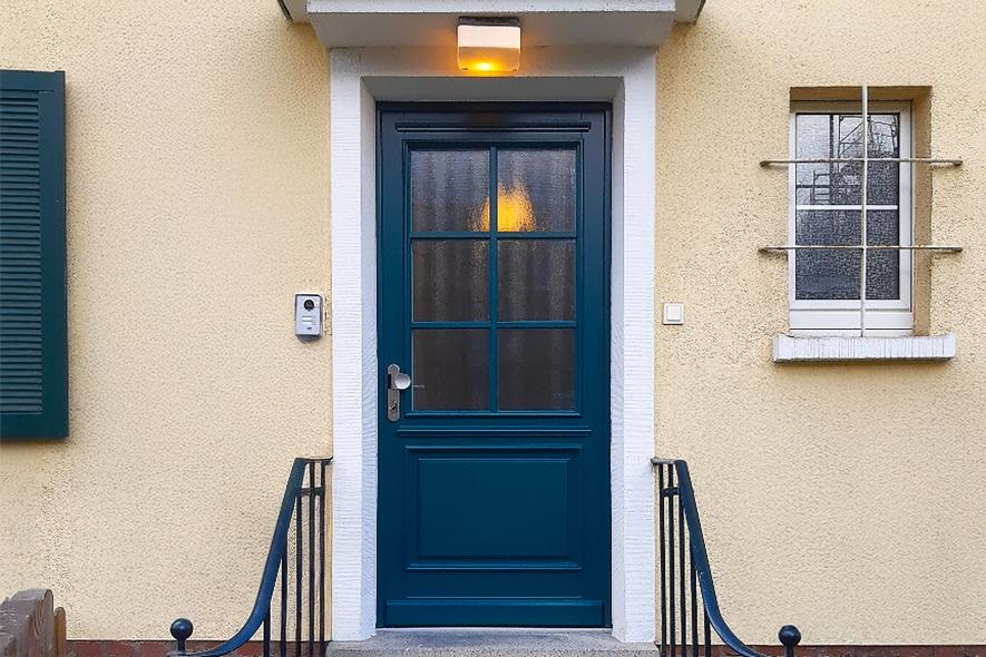 Blaue PaXpremium Haustür von Schreinerei Blum in Frankfurt am Main