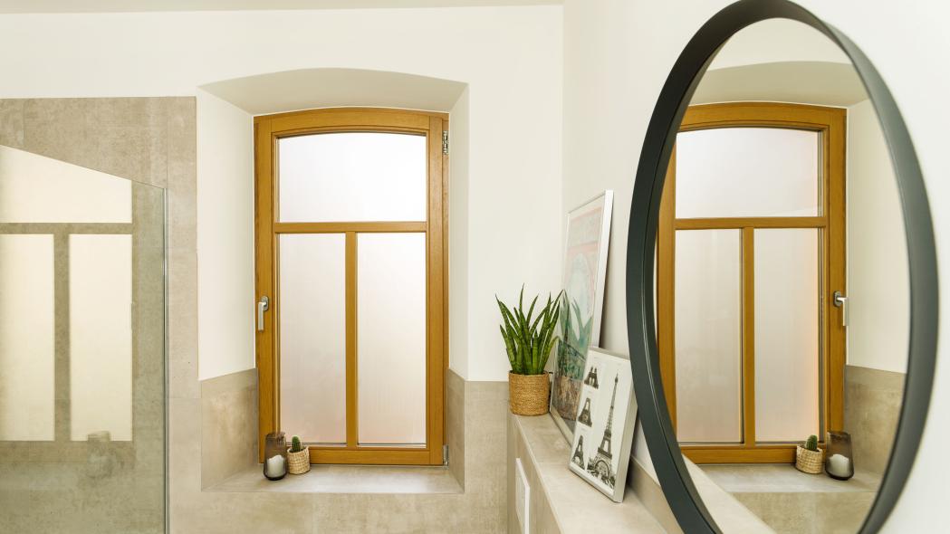 Badfenster mit Milchglas