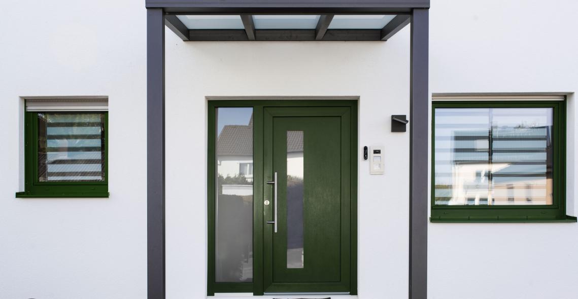 Grüne Kunststoffhaustür von PaX