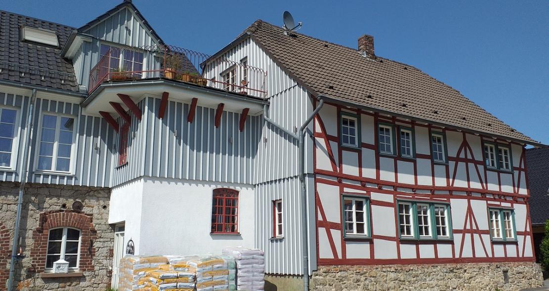 Hofgut in Bergisch Gladbach mit PaXpur 58 Denkmalfenstern