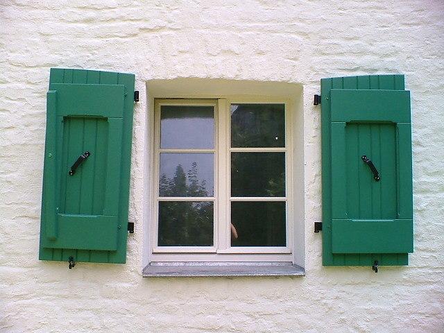 PaXretro58 Fenster und Türen für ein Backsteingebäude in Düsseldorf Nahaufnahme
