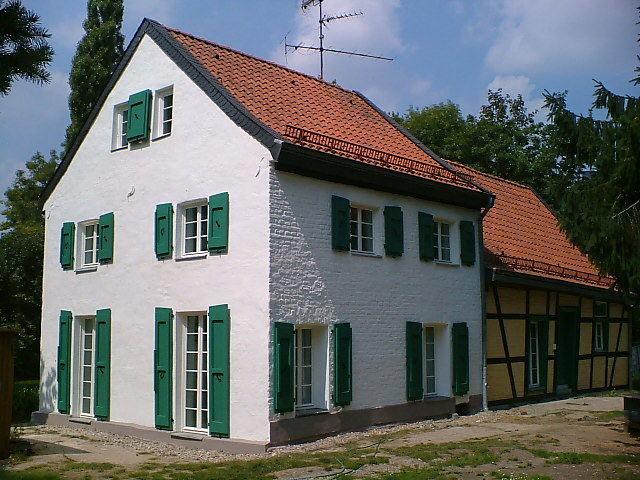PaXretro58 Fenster und Türen für ein Backsteingebäude in Düsseldorf Eckansicht