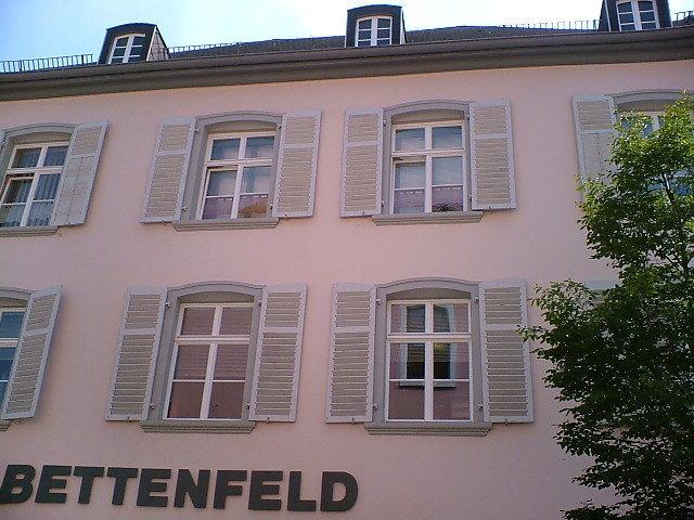 Barockes Eckgebäude mit PaXretro58 Fenstern in Saarlouis ausgestattet