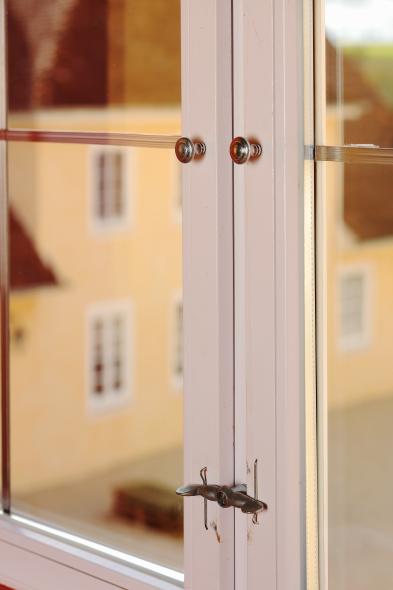 Neue PaXpur58 Fenster im Barockschloss in Altheim Detailaufnahme Innen