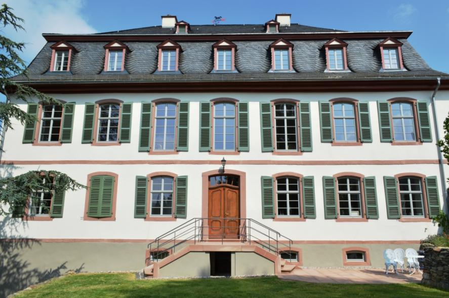 Neue PaXpur58 Holzfenster für das Bassenheimer Palais in Oberreifenberg