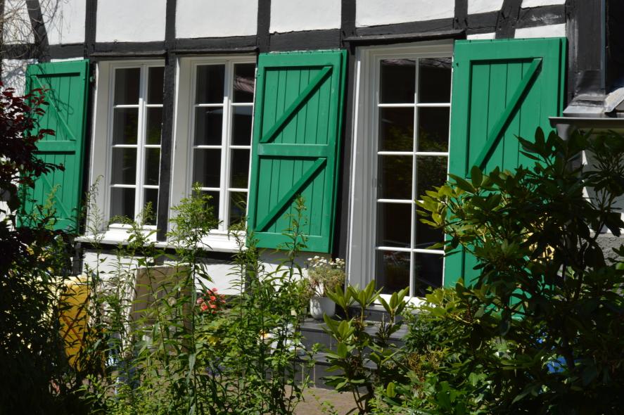 Bergische Fachwerkhäuser mit PaXcontur68 aus Kiefer in Odenthal ausgestattet 