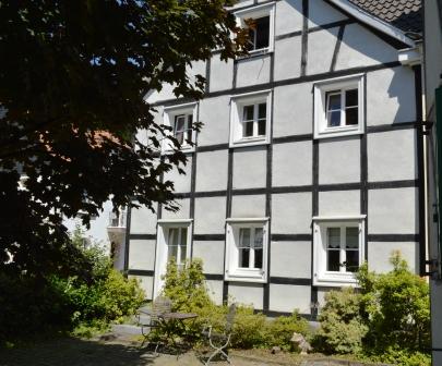 Bergische Fachwerkhäuser mit PaXcontur68 aus Kiefer in Odenthal ausgestattet 