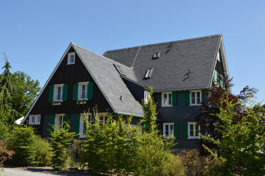 vvvBergisches Fachwerkgebäude mit PaXcontur68 aus Lärche in Wermelskirchen 