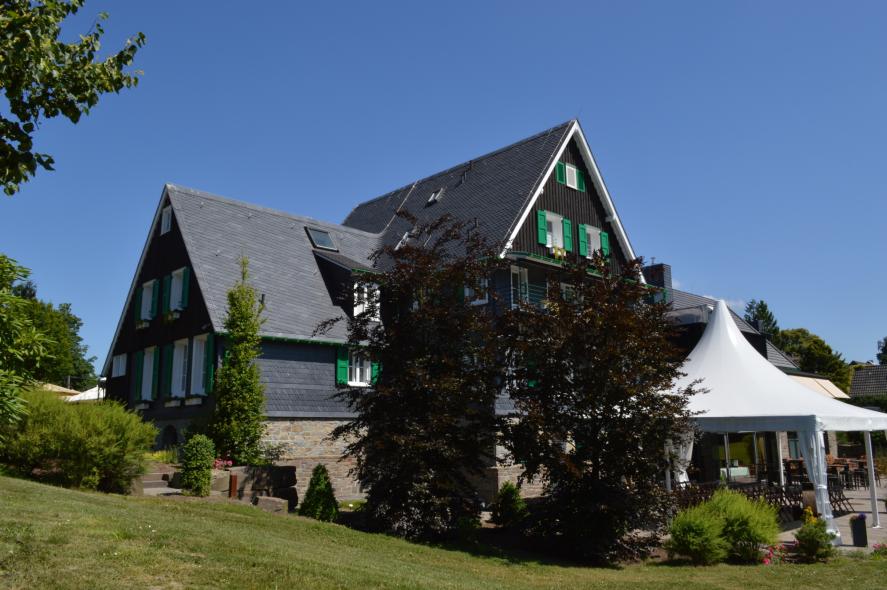 Bergisches Fachwerkgebäude mit PaXcontur68 aus Lärche in Wermelskirchen 