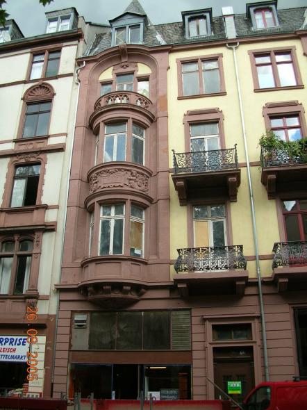 Austausch alter Fenster gegen PaXcontur68 in Frankfurt am Main vorher