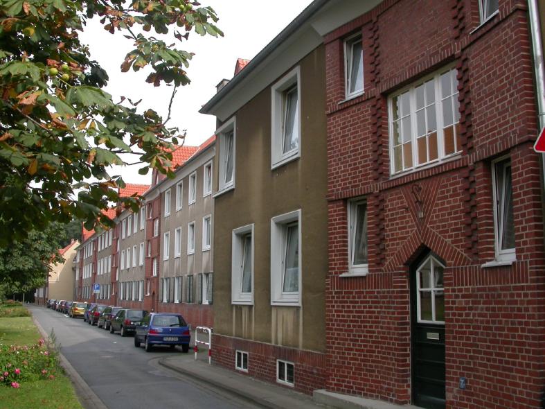 Historisierende PaXretro58 und rekonstruierte Haustür für Siedlungsgebäude in Bielefeld