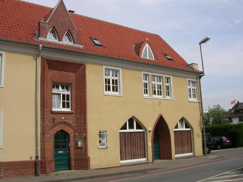 Historisierende PaXretro58 und rekonstruierte Haustür für Siedlungsgebäude in Bielefeld