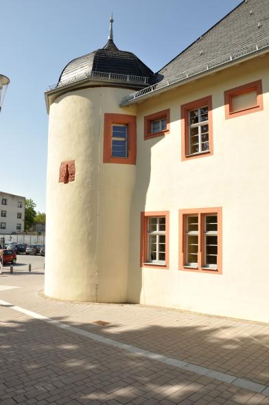 PaXretro58 Denkmalschutzfenster aus Meranti für Kellereigebäude in Hofheim Eckturm