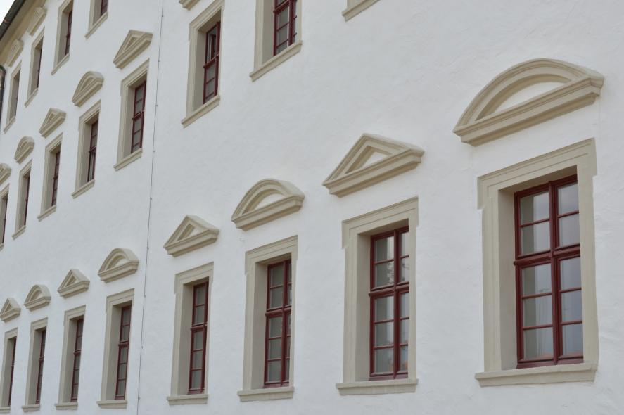 Installation von PaXretro58 fenstern aus Fichte in Diözese Rottenburg Nahaufnahme