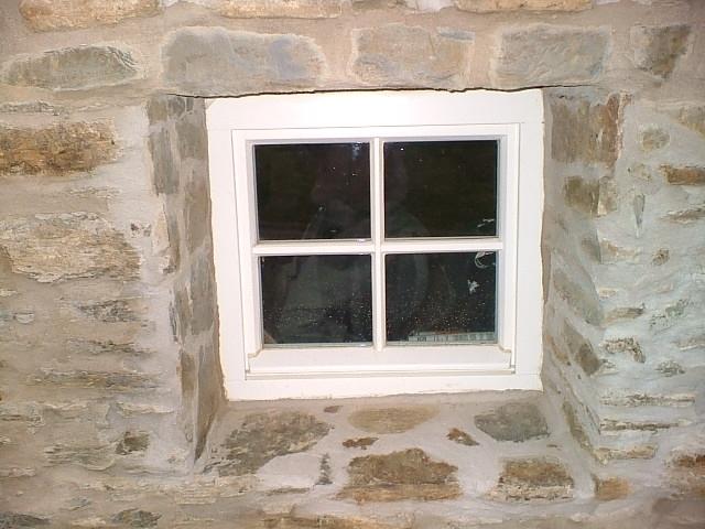 Ehemalige Hofanlage mit PaXpur58 Holzfenstern in Heidenrod Nahaufnahme