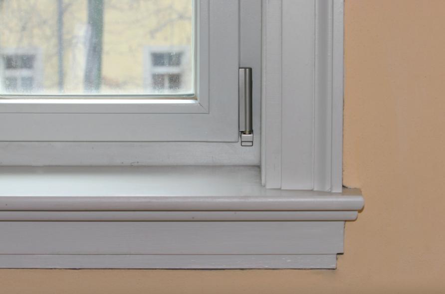 Ehemaliger Fürstenkeller mit PaX-Verbundfenstern aus Kiefer in Jena Nahaufnahme innen