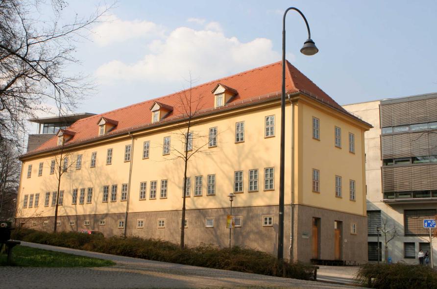 Ehemaliger Fürstenkeller mit PaX-Verbundfenstern aus Kiefer in Jena