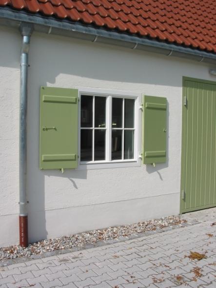 Ehemaliges Frauenlager in Waldkraiburg mit PaXretro58 Holzfenstern