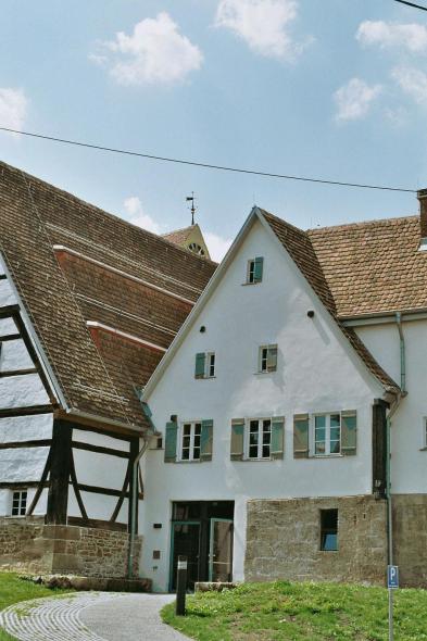 Fachwerkgebäude Bindhof in Metzingen mit Kastenfenstern von PaX aus Kiefer
