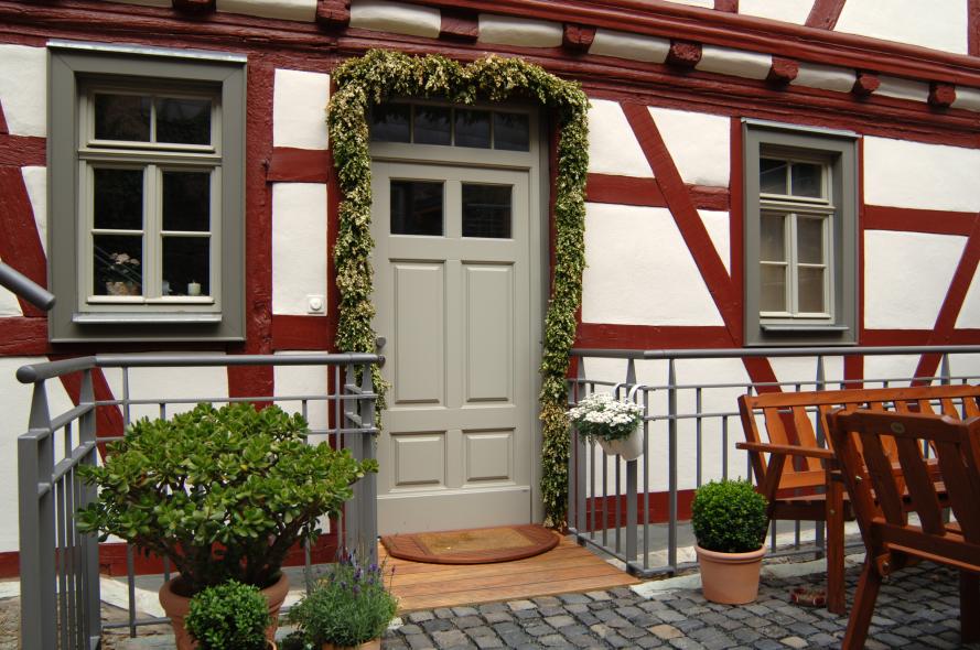 PaXpur 58 Fenster aus Kiefer und Haustür für Fachwerkgebäude in Kronberg Haustür