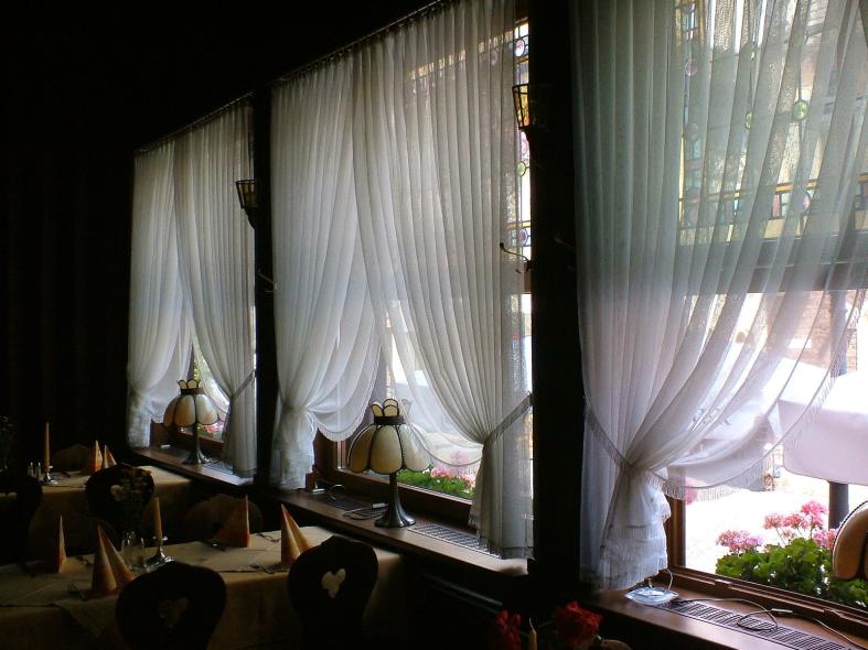 PaXretro58 Fenster aus Kiefer für Hotel Altkölnischer Hof in Bacharach Innenansicht