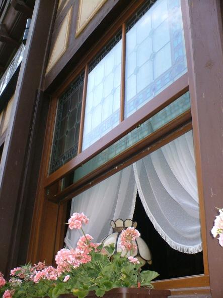 PaXretro58 Fenster aus Kiefer für Hotel Altkölnischer Hof in Bacharach geöffnet