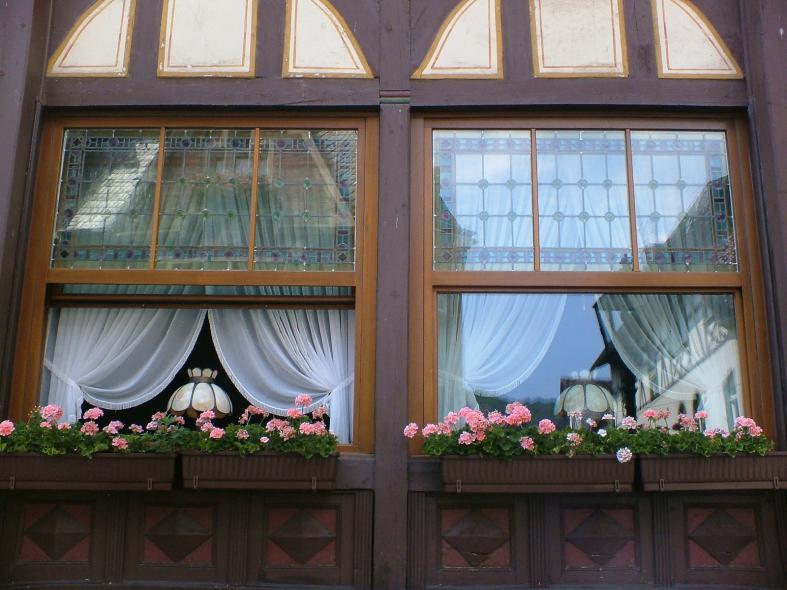 PaXretro58 Fenster aus Kiefer für Hotel Altkölnischer Hof in Bacharach Nahaufnahme