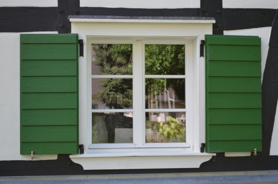 Fachwerkhaus aus 1697 mit PaXretro58 Fenster aus Kiefer in Bergisch Gladbach Nahufnahme