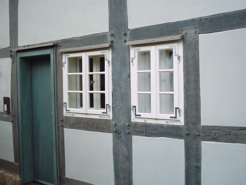 Einbau denkmalgerechter Kastenfenster aus Kiefer in Bad Salzuflen Nahaufnahme