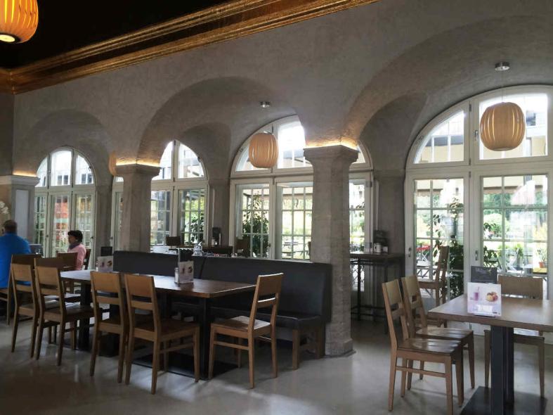Innenvorfenster vor historischen Bestandsfenstern für Cafe-Pavillion im neuen botanischen Garten in München