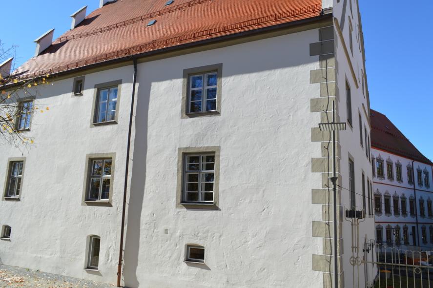 Fugger-Schlösser in Weissenhorn mit PaXretro58 aus Eiche Seitenansicht