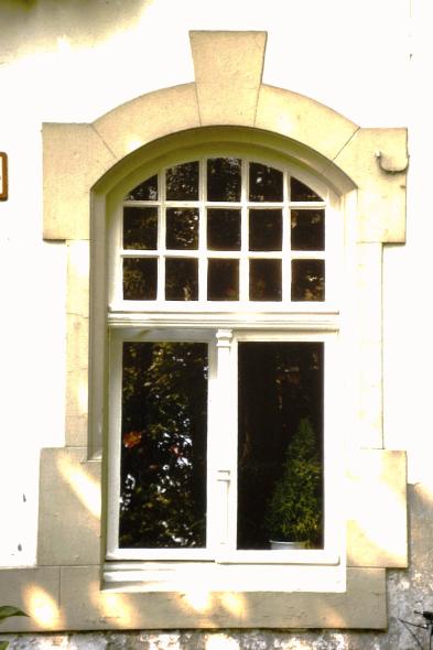 Rekonstruierte Denkmalfenster für Haus Freiheit in Düsseldorf