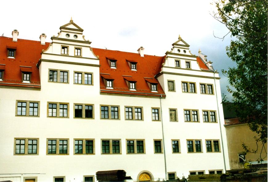 Haus der Kathedrale (Kanzleihaus) mit PaXcontur68 aus Meranti in Dresden