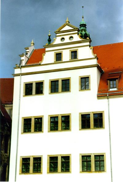 Haus der Kathedrale (Kanzleihaus) mit PaXcontur68 aus Meranti in Dresden