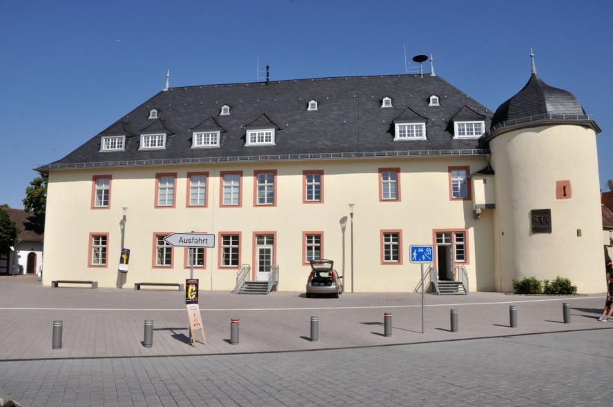 PaXretro58 Denkmalschutzfenster aus Meranti für Kellereigebäude in Hofheim