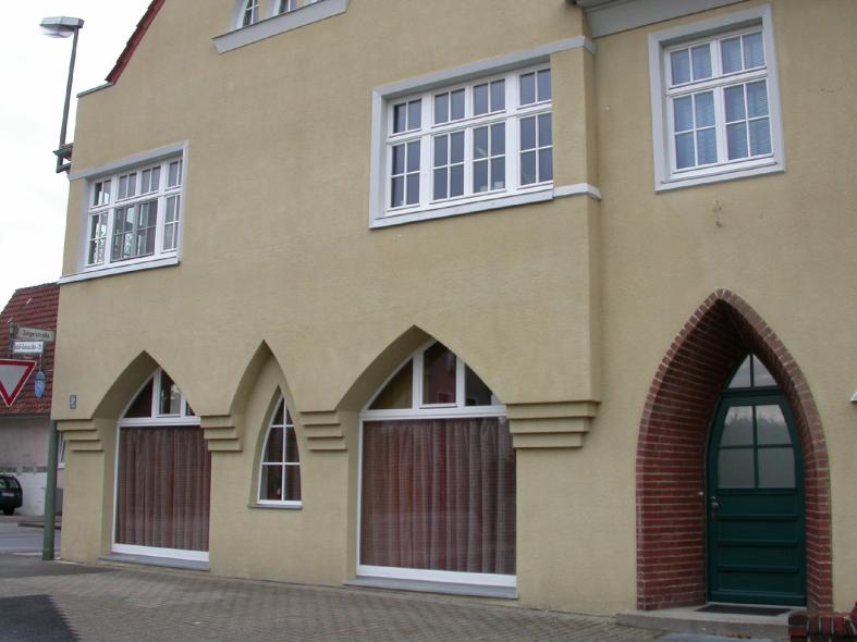 Historisierende PaXretro58 und rekonstruierte Haustür für Siedlungsgebäude in Bielefeld