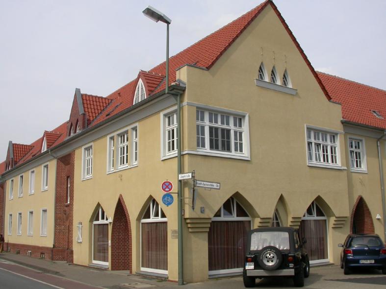 Historisierende PaXretro58 und rekonstruierte Haustür für Siedlungsgebäude in Bielefeld