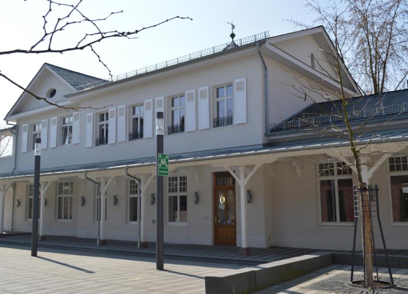 Historischer Bahnhof in Bad Soden mit neuen PaXretro68 Fenstern und Türen ausgestattet
